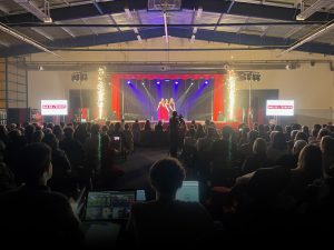 RÉGIE ÉVÈNEMENTIELLE ecran 75 pouces pour scène - Disco Prod