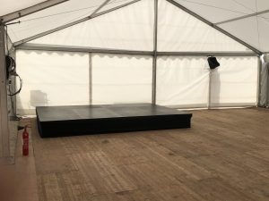 Installation de podium par Disco prod